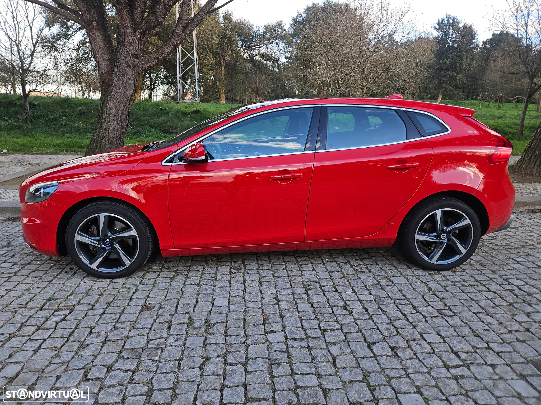 Volvo V40 2.0 D4 R-Design - 2