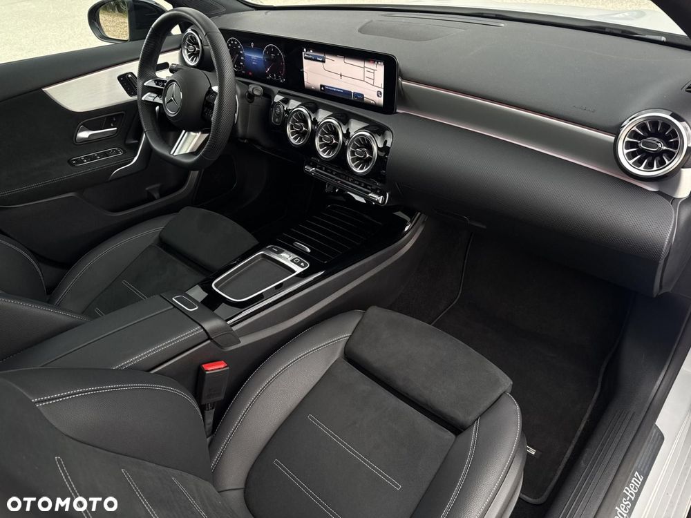 Mercedes-Benz Klasa A 200 d AMG Line 8G-DCT - 24