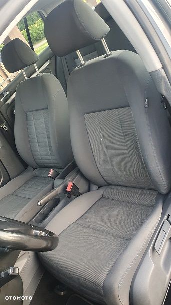 Volkswagen Golf - 10