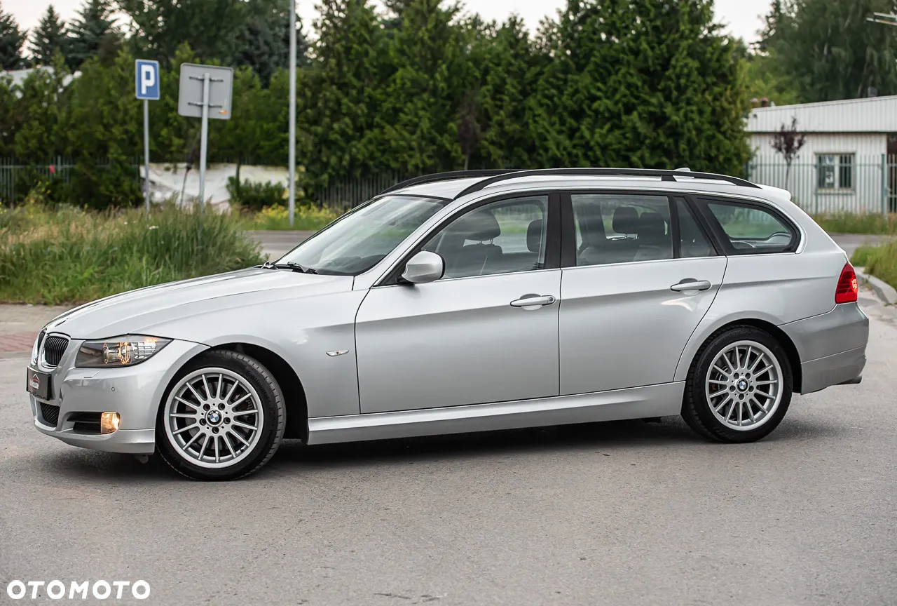BMW Seria 3 325i xDrive Touring - 15
