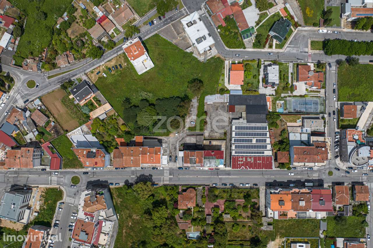 Terreno com capacidade construtiva no centro de São João da Madeira - Grande imagem: 4/14