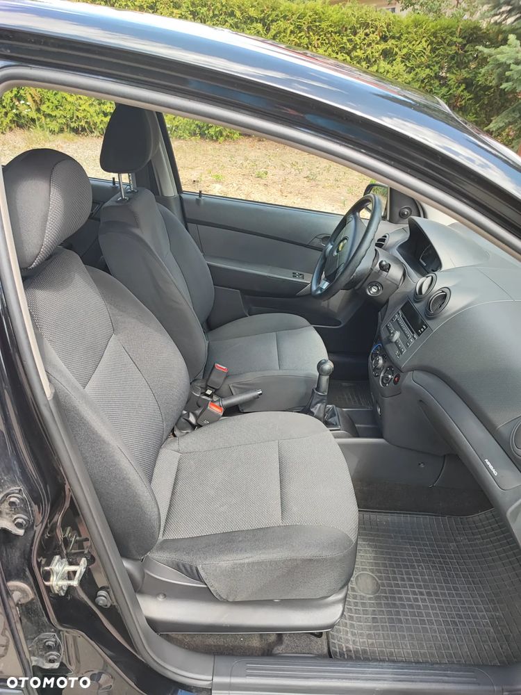 Chevrolet Aveo 1.2 16V Base / Classic - 23