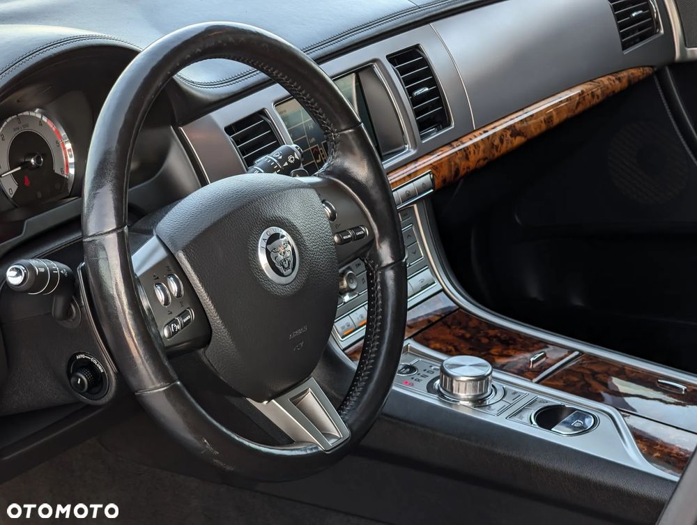 Jaguar XF 3.0 V6 S Luxury - 16