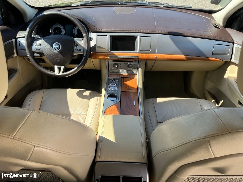 Jaguar XF 3.0 D V6 Premium Luxury - 21