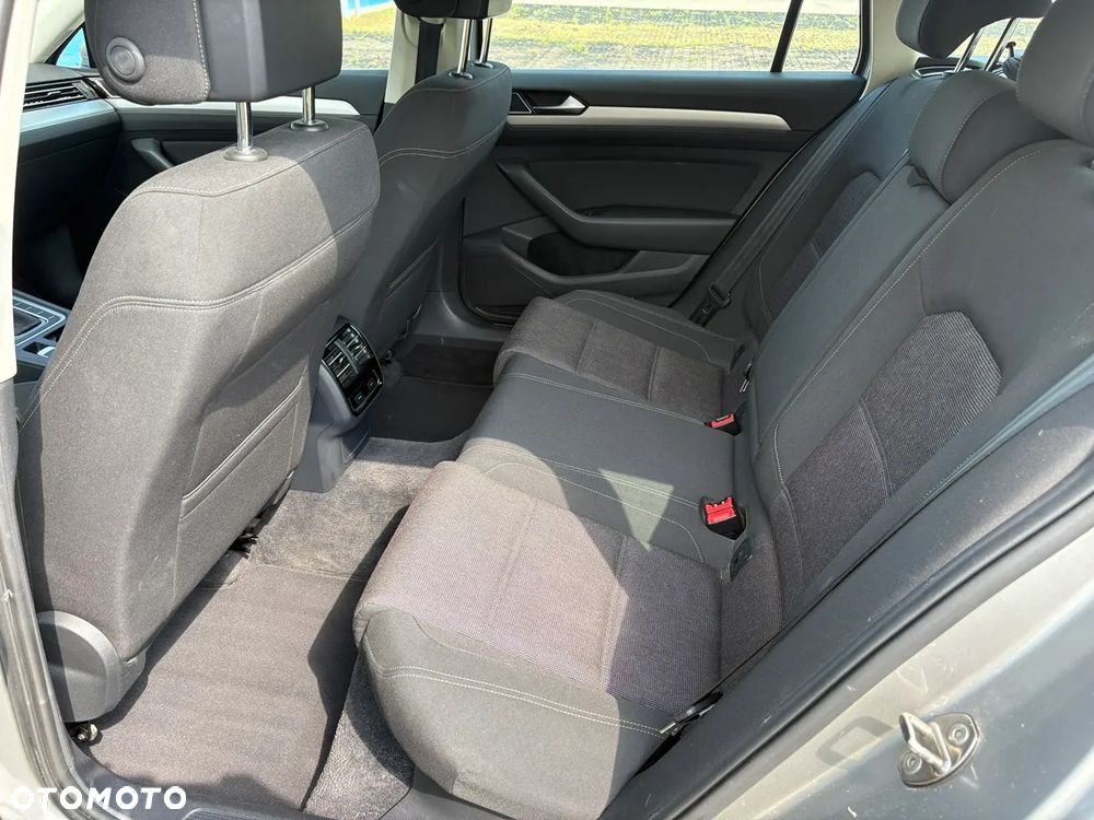 Volkswagen Passat Variant 2.0 TDI SCR DSG Comfortline - 6