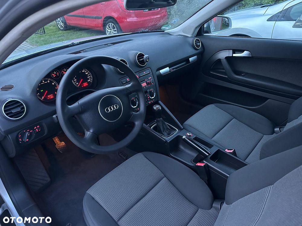 Audi A3 3-drzwiowe 1.6 Attraction - 13