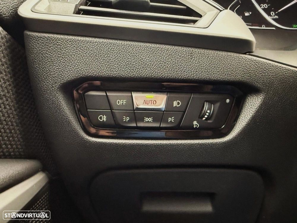 BMW 330 e Touring Corporate Edition Auto - 36