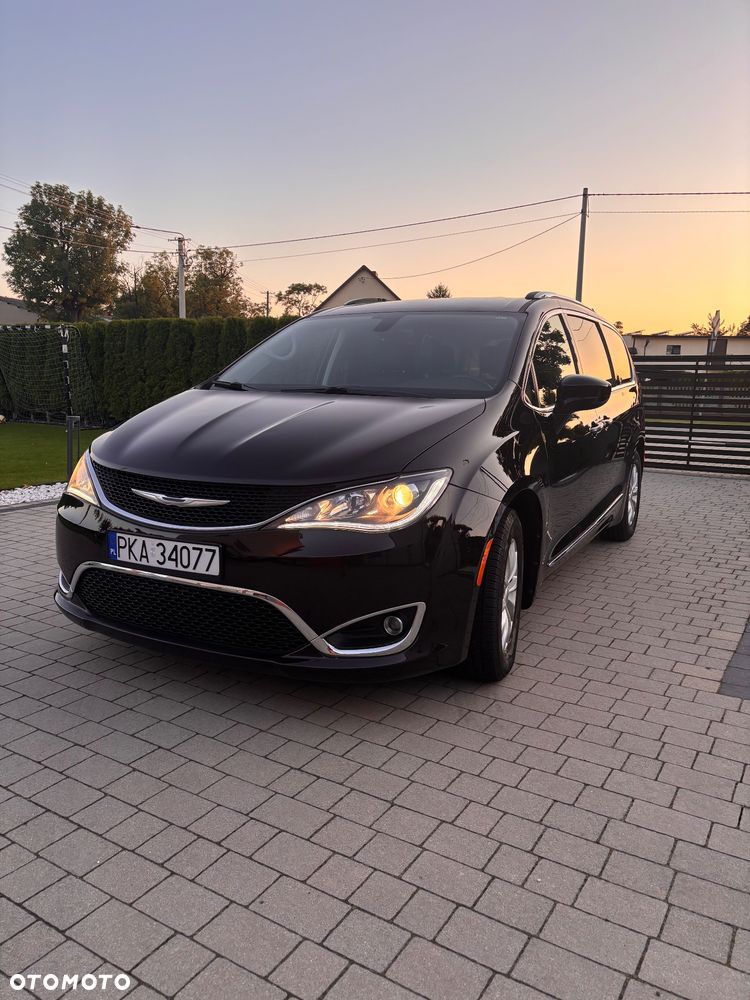 Chrysler Pacifica - 19