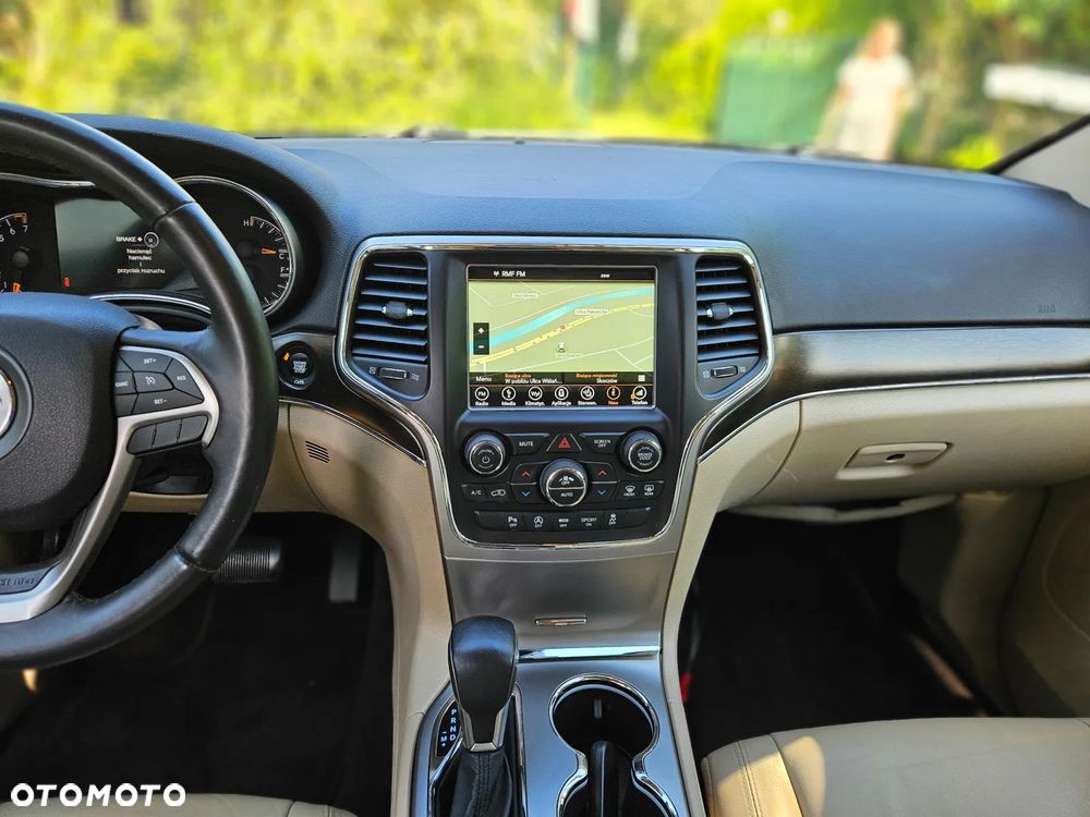 Jeep Grand Cherokee - 16