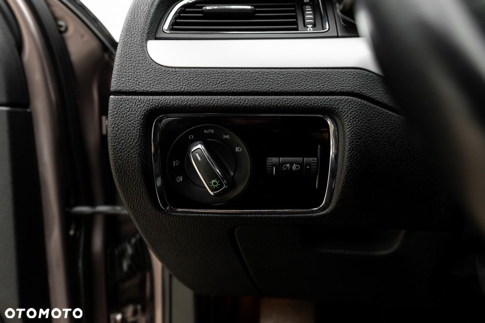 Skoda Superb 2.0 TDI Elegance Green tec - 29