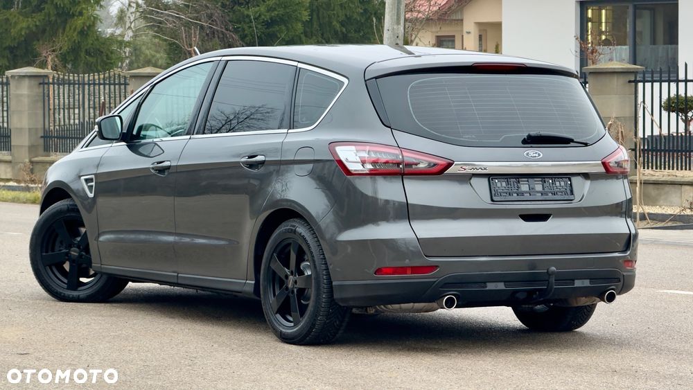 Ford S-Max - 11