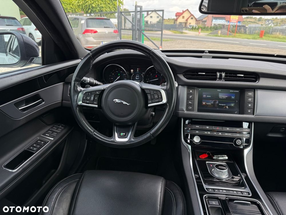 Jaguar XF 30d R-Sport - 10