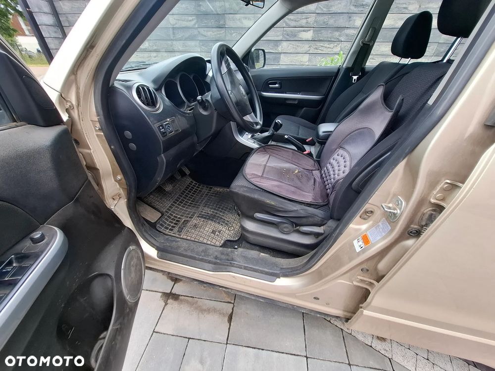 Suzuki Grand Vitara 2.0 - 12