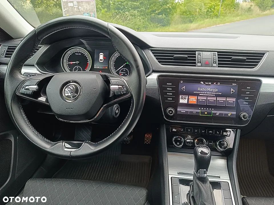 Skoda Superb 2.0 TDI Ambition DSG - 28