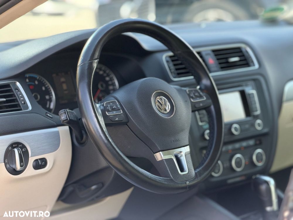 Volkswagen Jetta - 14