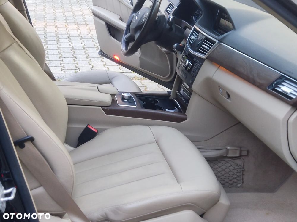 Mercedes-Benz Klasa E 220 CDI DPF BlueEFFICIENCY Automatik Elegance - 18