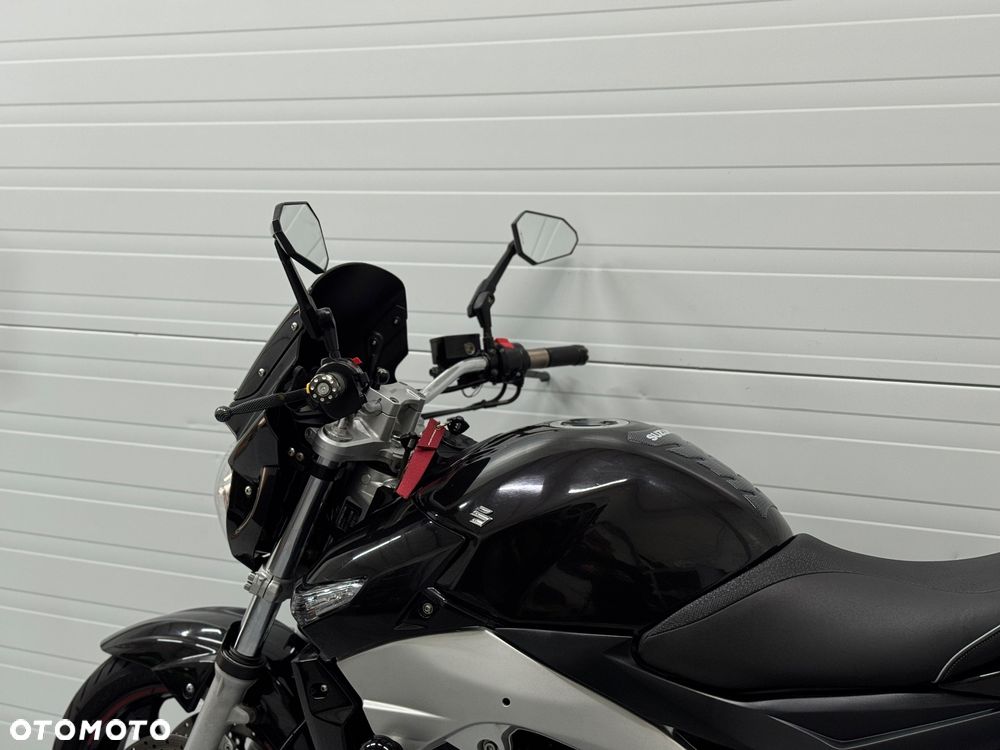 Suzuki GSR - 17