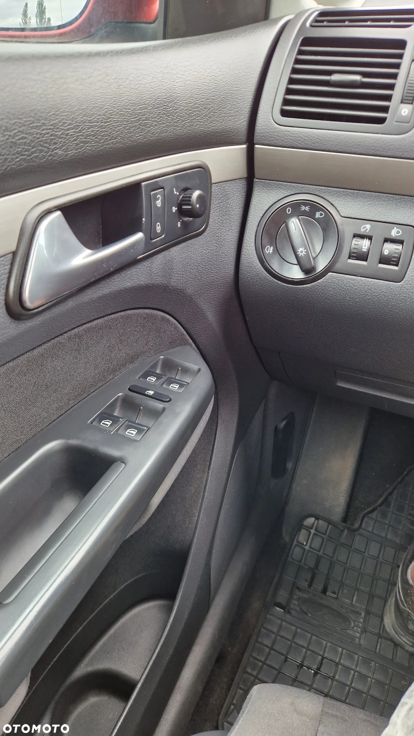 Volkswagen Touran 1.4 TSI Trendline DSG - 6