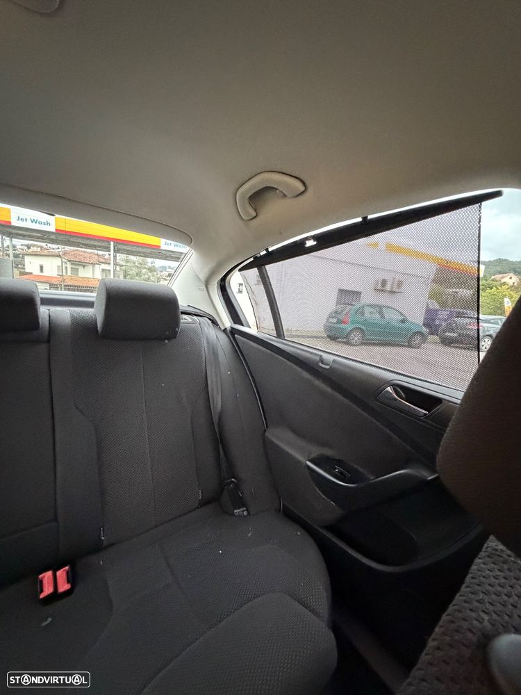 VW Passat 2.0 TDI Highline - 16