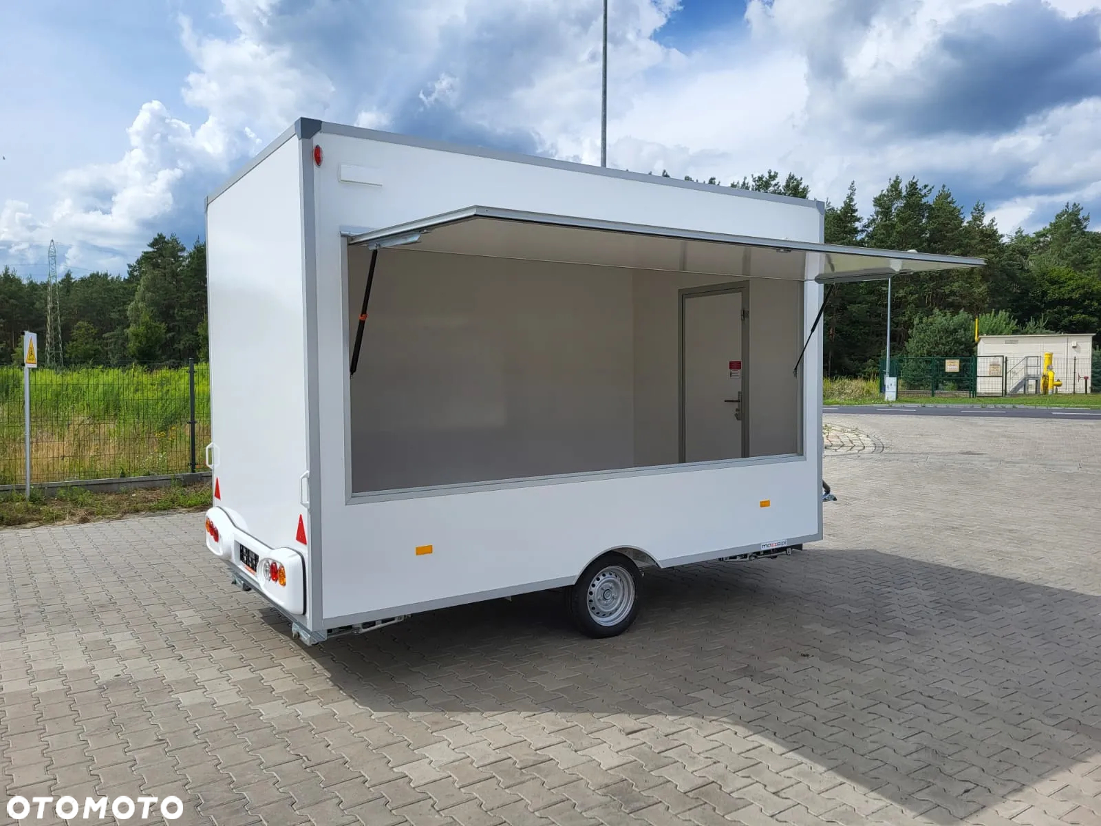 Niewiadów DOSTAWA 360x203x230! Przyczepa HANDLOWA Gastronomiczna dwuosiowa H13361H Ściany z LAMINATU! Jedno okno Koła 13C! - 3