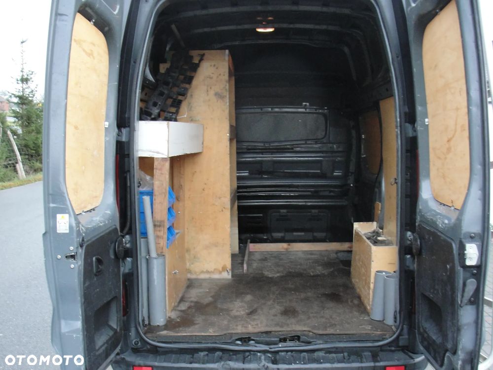Renault Trafic - 16