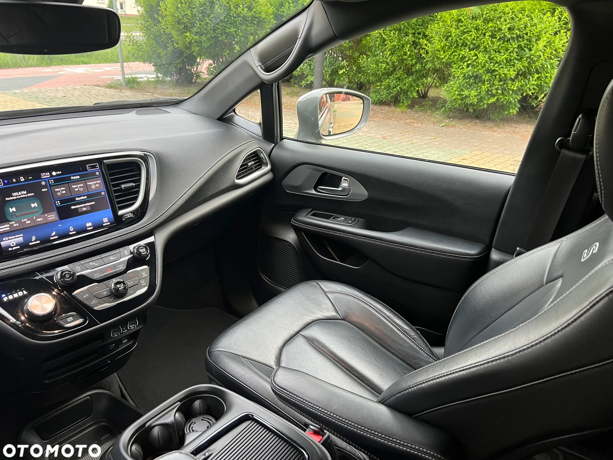 Chrysler Pacifica - 15