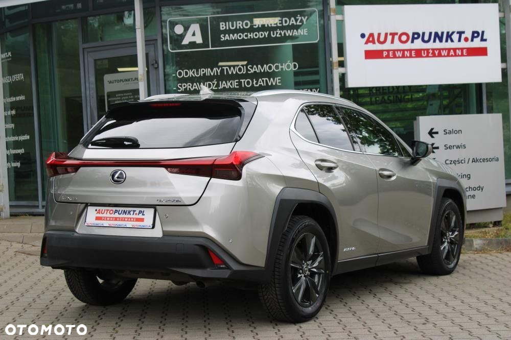 Lexus UX - 5