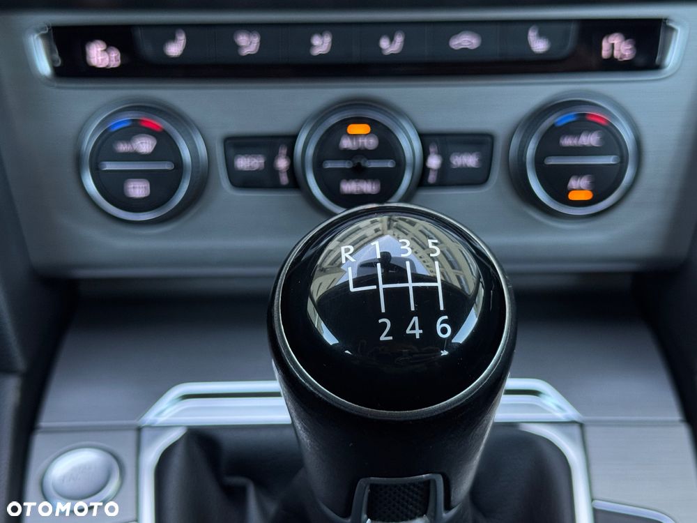 Volkswagen Passat - 10