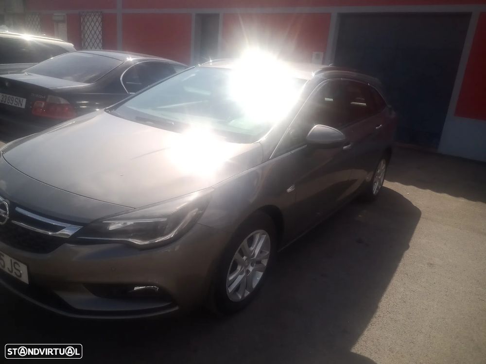 Opel Astra Sports Tourer - 2
