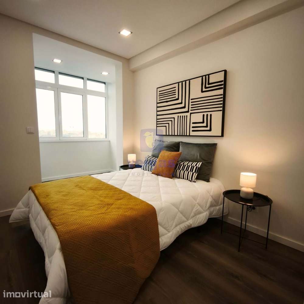 Apartamento T3 Renovado com Varanda em Benfica, Lisboa - Grande imagem: 2/32