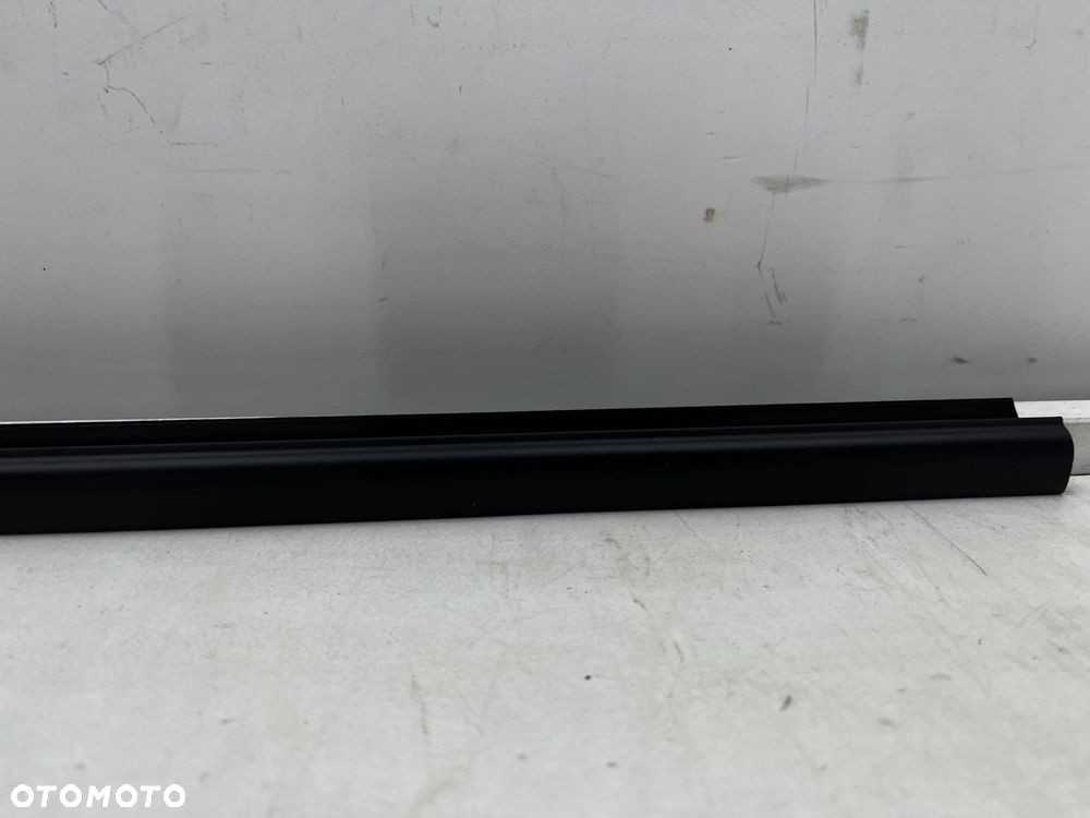 Listwa Mazda 2 II DE DH 07-12r. NOWA prawa przednia uszczelka drzwi zewnętrzna szyby zgarniająca pra - 5