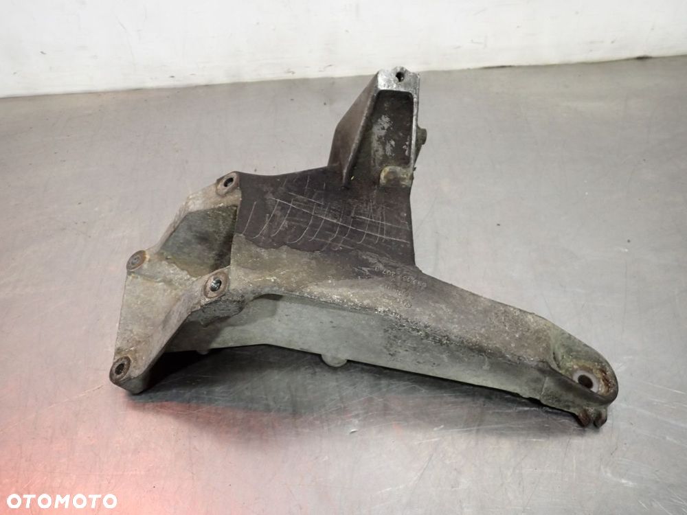 ŁAPA SILNIKA VOLKSWAGEN T3 - 1