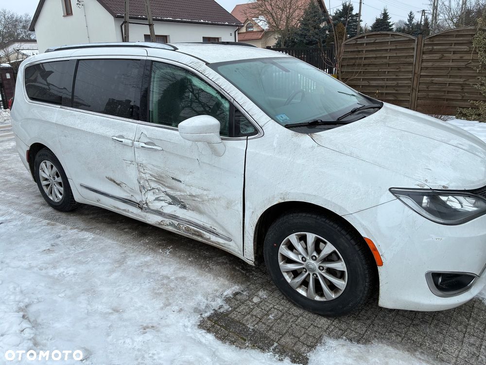 Chrysler Pacifica - 21