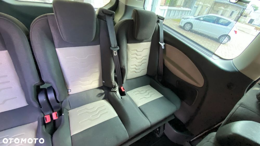 Ford Tourneo Custom - 28