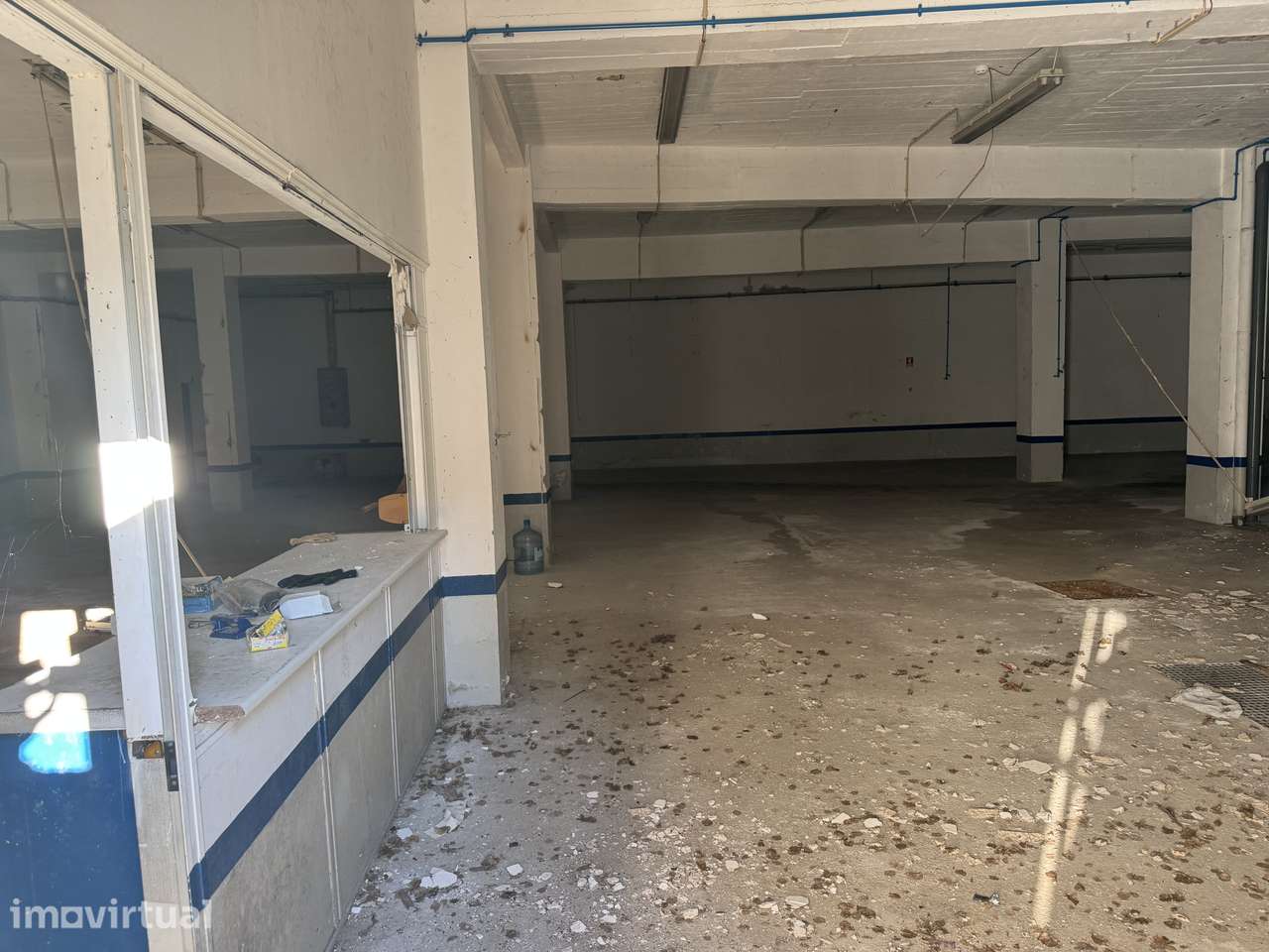 Armazém com escritório no piso superior - Grande imagem: 3/16