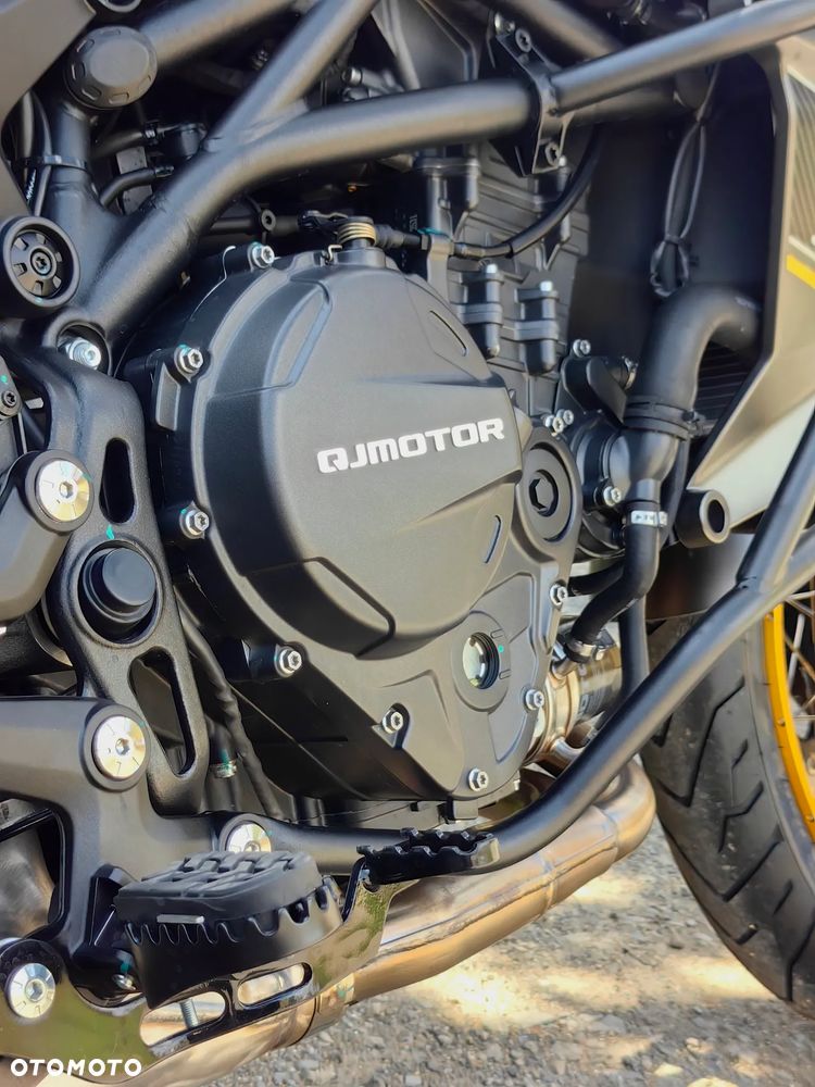 QJMOTOR SRT900SX - 10