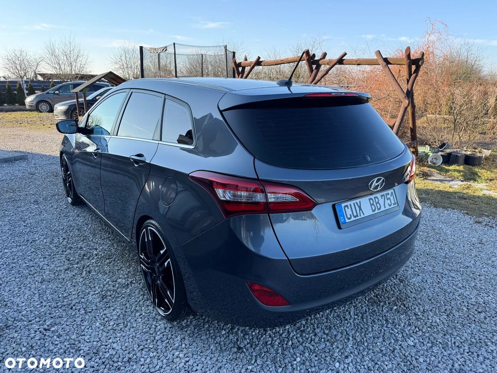 Hyundai i30 blue 1.6 CRDi Premium - 11
