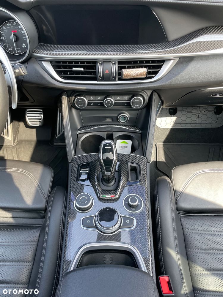 Alfa Romeo Stelvio V6 2.9 Bi-Turbo AT8-Q4 Quadrifoglio - 23