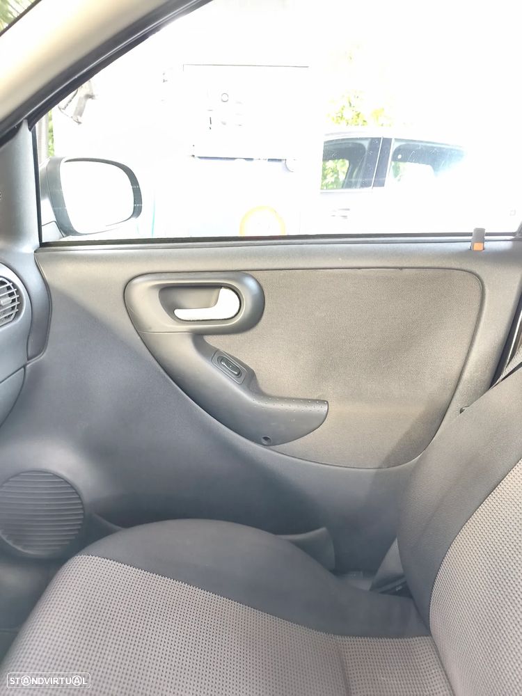 Opel Corsa 1.2 16V Enjoy - 11