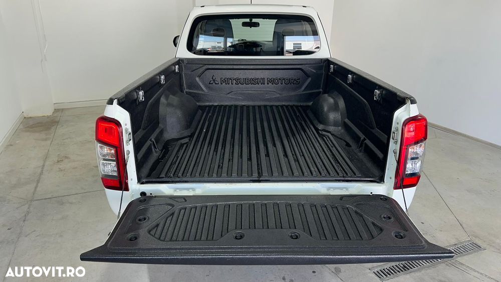 Mitsubishi L200 Double Cab 2.2 DI-D M/T Instyle - 15