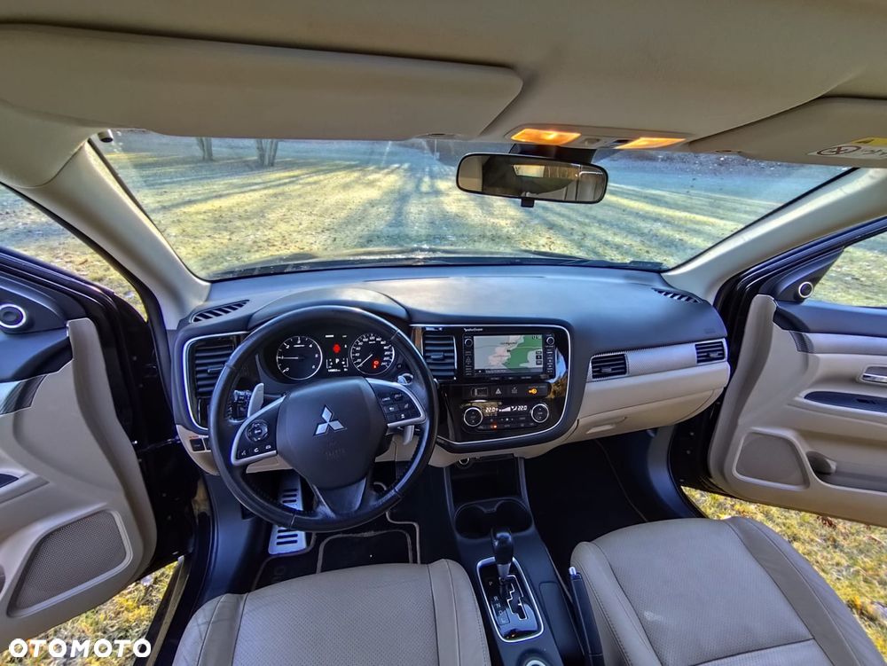 Mitsubishi Outlander 2.2 DID Instyle Navi 4WD - 16