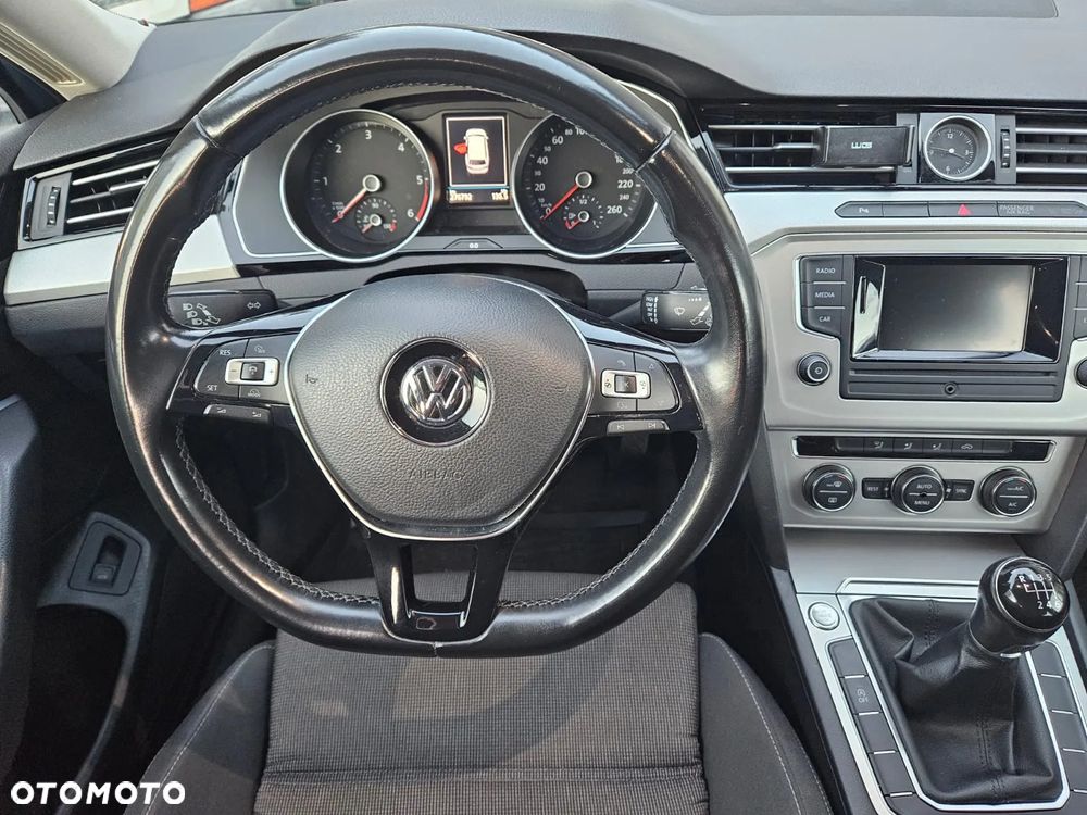 Volkswagen Passat 2.0 TDI SCR Comfortline - 11