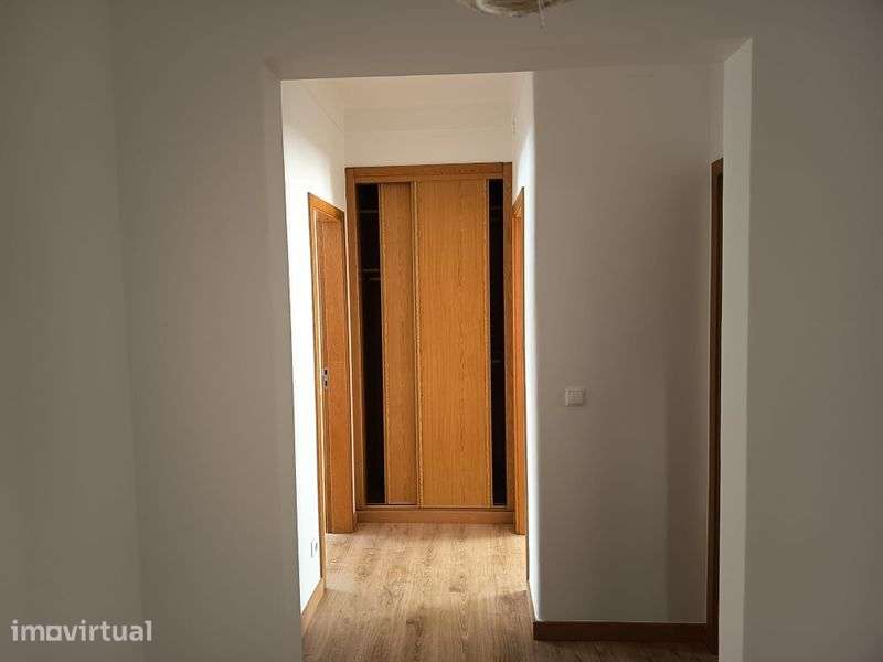 Arrenda-se apartamento T2 em Queluz - Grande imagem: 5/12