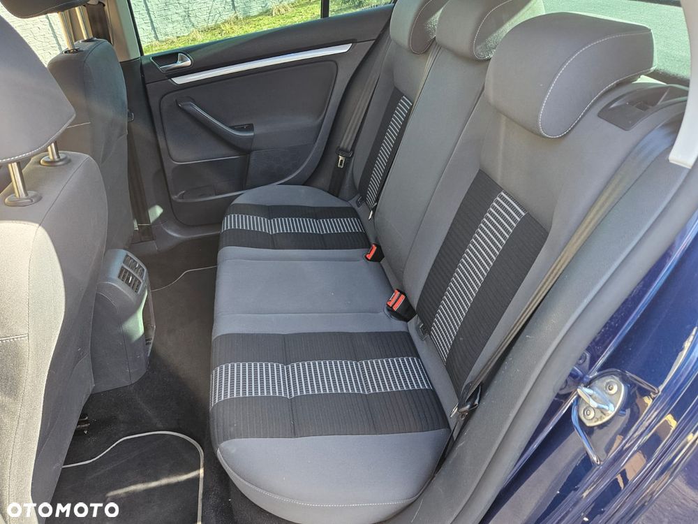 Volkswagen Golf - 11