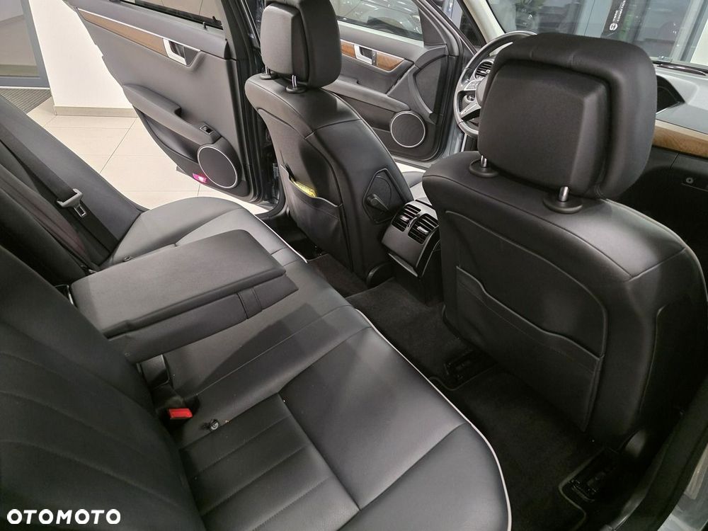 Mercedes-Benz Klasa C 180 BlueEFFICIENCY 7G-TRONIC Elegance - 18