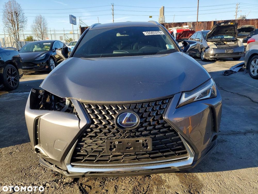 Lexus UX 250h - 2