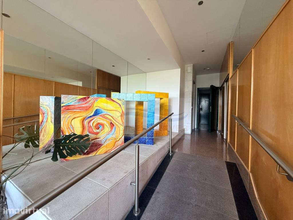T3 com Elevador, Arrecadação e Varanda Espaçosa no Feijó, Almada - Grande imagem: 2/16