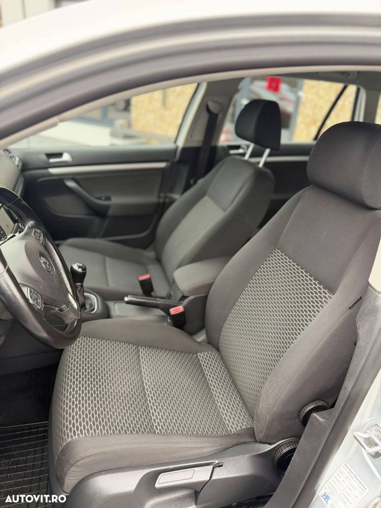 Volkswagen Golf - 24