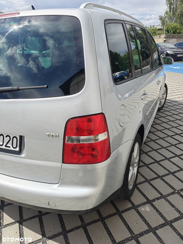 Volkswagen Touran - 37