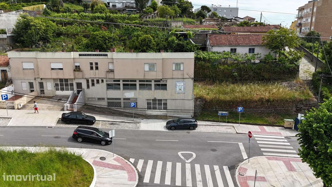Prédio com armazém em Fânzeres - Grande imagem: 5/6